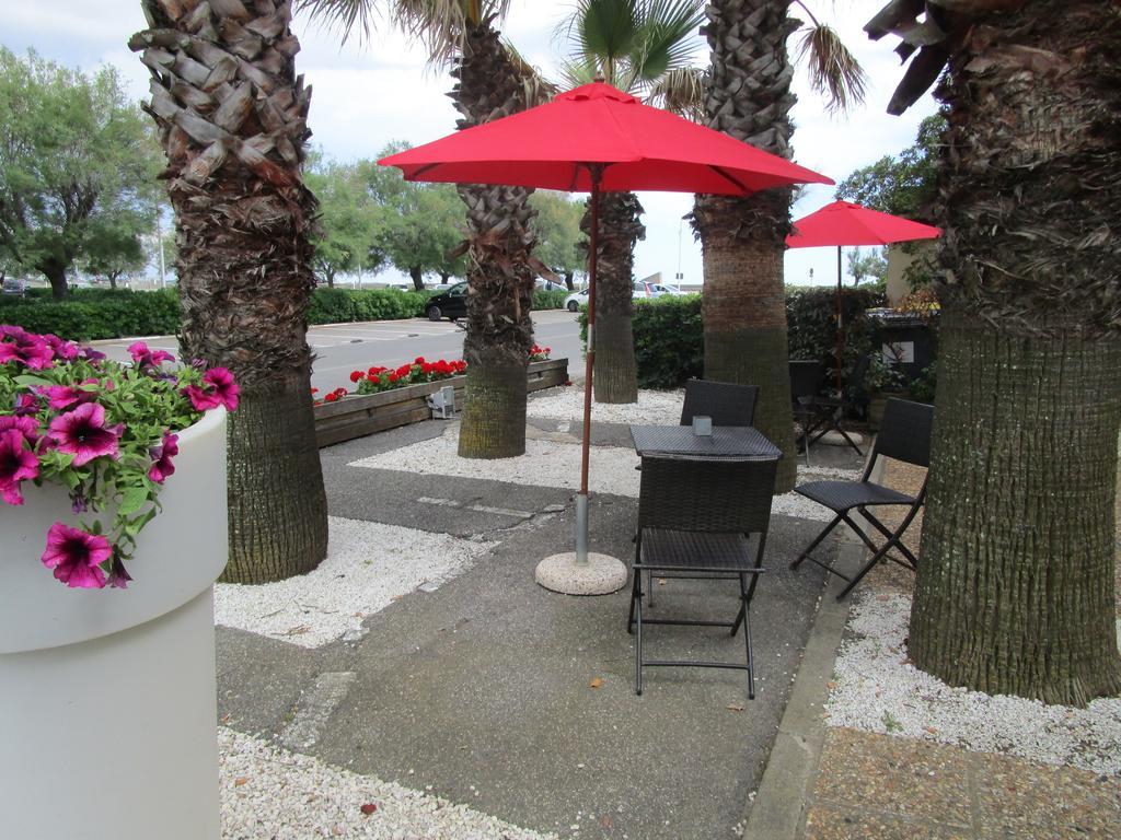 Hotel Azur Bord De Mer La Grande-Motte Buitenkant foto
