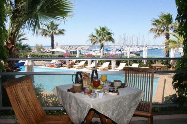 Hotel Azur Bord De Mer La Grande-Motte Buitenkant foto
